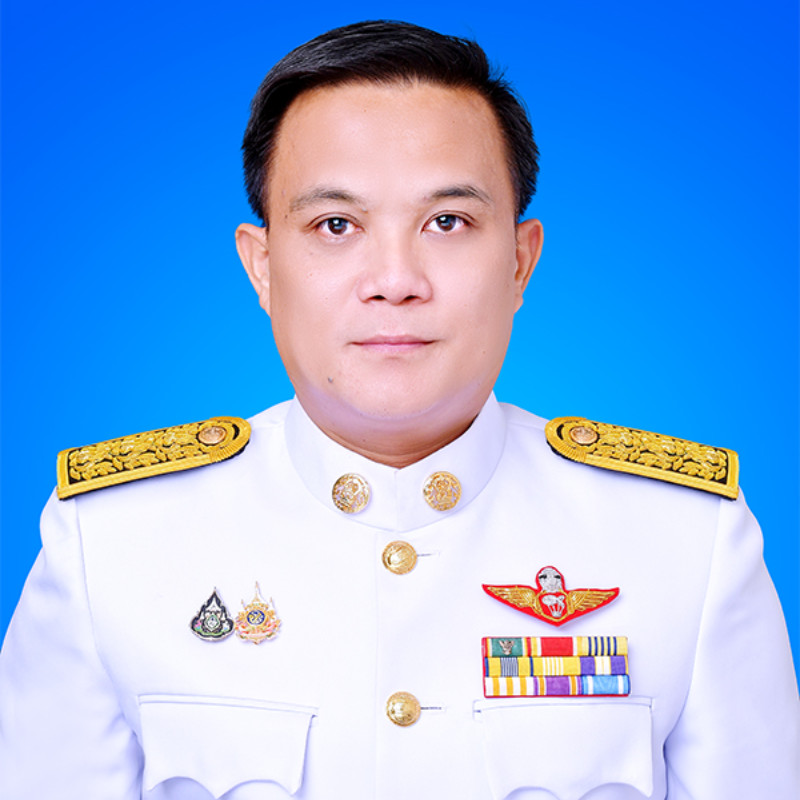 นายธนภัทร มั่นคง